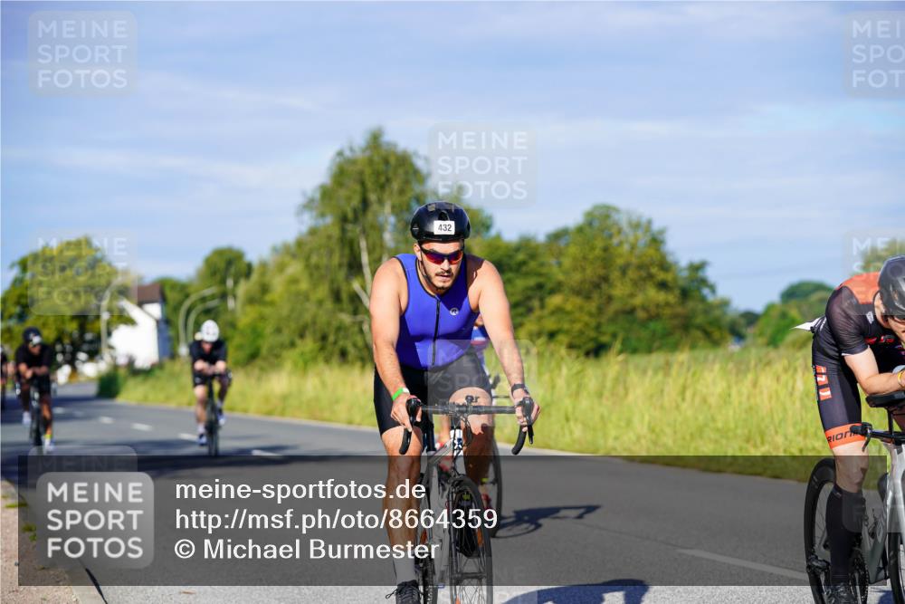 31.08.2025 - Elbe Triathlon Hamburg Michael Burmester http://msf.ph/oto/8664359 31.08.2025 09:23:57 Radfahren 212, 309, 353, 432, 470, 481, 512, 549, 639, 695, 746 meine-sportfotos.de