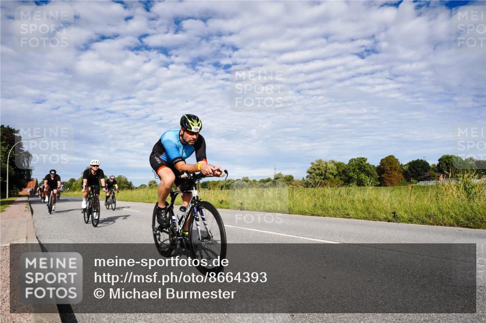 31.08.2025 - Elbe Triathlon Hamburg Michael Burmester http://msf.ph/oto/8664393 31.08.2025 09:51:31 Radfahren 372, 435, 446, 493, 557, 693, 752, 769, 801, 814, 818, 836, 879 meine-sportfotos.de