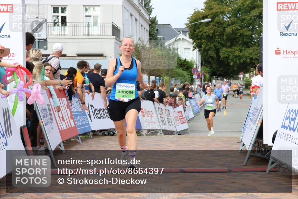 31.08.2025 - 21. Blankeneser Heldenlauf Strokosch-Dieckow http://msf.ph/oto/8664397 31.08.2025 11:19:36 Ziel 3391, 3494, 3348, 3343 meine-sportfotos.de