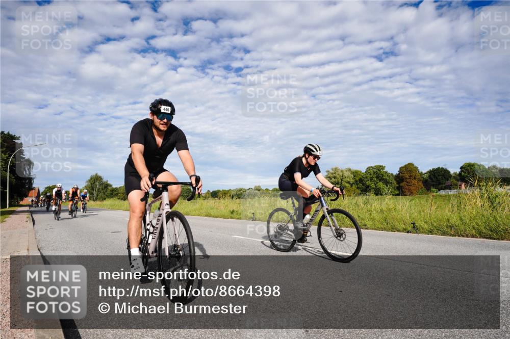 31.08.2025 - Elbe Triathlon Hamburg Michael Burmester http://msf.ph/oto/8664398 31.08.2025 09:51:32 Radfahren 372, 435, 446, 493, 529, 557, 693, 752, 769, 801, 814, 818, 836, 879 meine-sportfotos.de