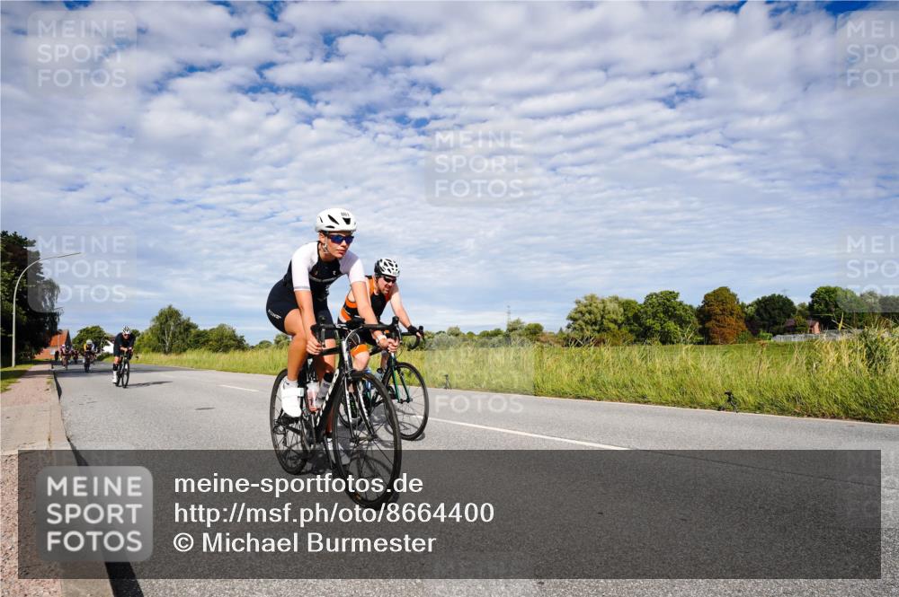 31.08.2025 - Elbe Triathlon Hamburg Michael Burmester http://msf.ph/oto/8664400 31.08.2025 09:51:33 Radfahren 372, 435, 446, 493, 529, 557, 693, 752, 769, 801, 814, 818, 836, 879, 890 meine-sportfotos.de