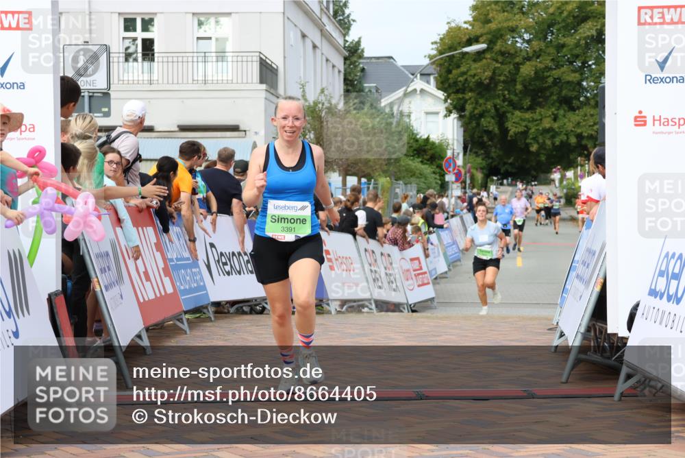 31.08.2025 - 21. Blankeneser Heldenlauf Strokosch-Dieckow http://msf.ph/oto/8664405 31.08.2025 11:19:36 Ziel 3391, 3494, 3348, 3343 meine-sportfotos.de