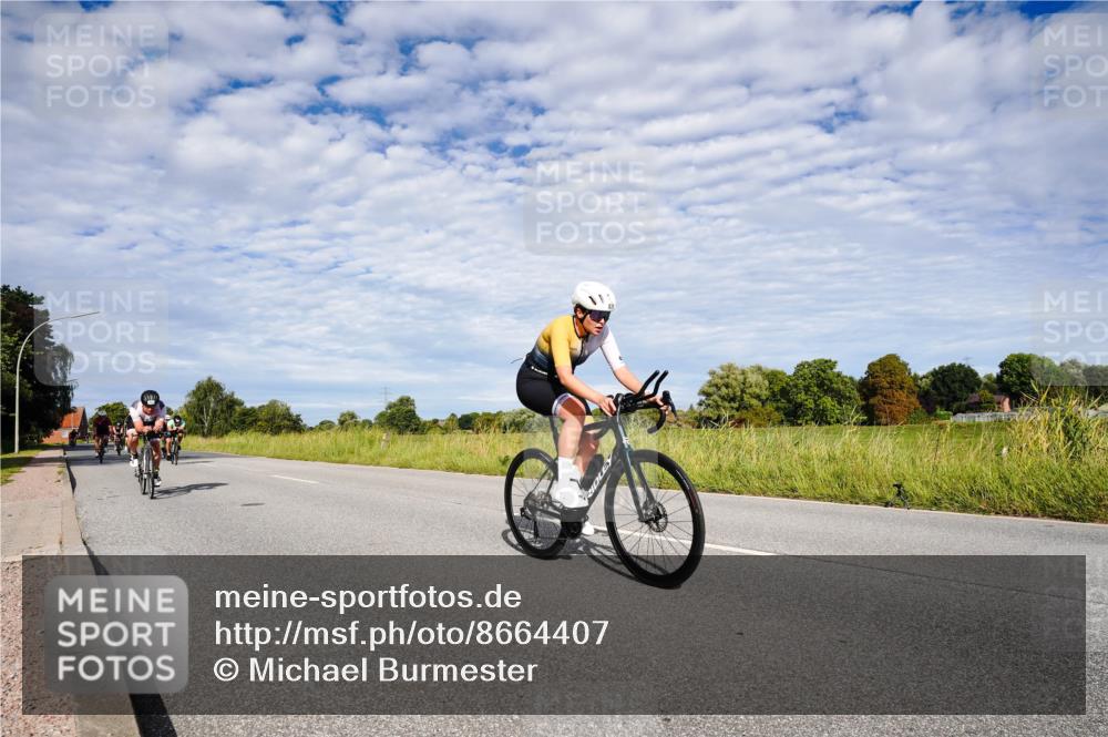31.08.2025 - Elbe Triathlon Hamburg Michael Burmester http://msf.ph/oto/8664407 31.08.2025 09:51:36 Radfahren 372, 435, 482, 493, 512, 529, 557, 693, 752, 801, 818, 836, 890 meine-sportfotos.de