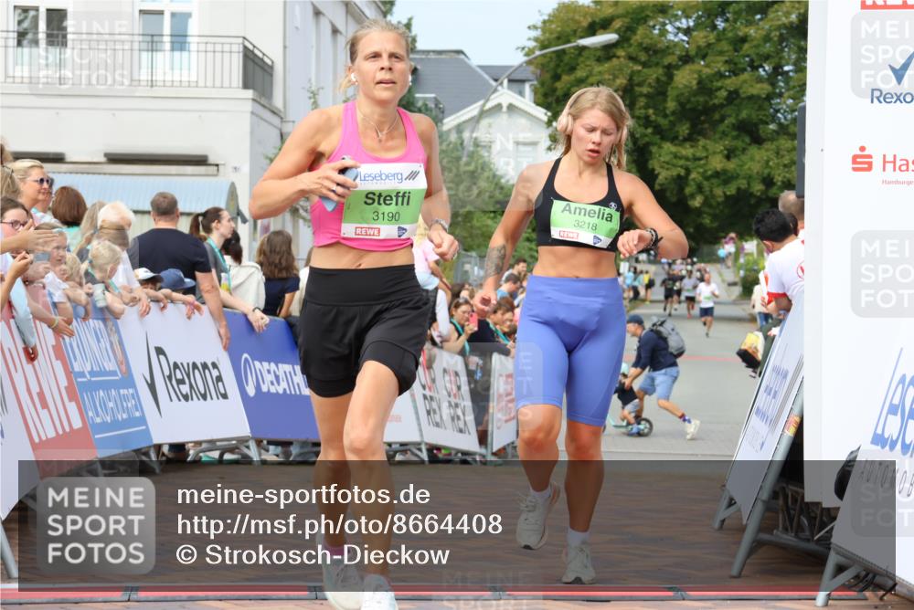 31.08.2025 - 21. Blankeneser Heldenlauf Strokosch-Dieckow http://msf.ph/oto/8664408 31.08.2025 11:00:52 Ziel 3436, 3218, 3190 meine-sportfotos.de