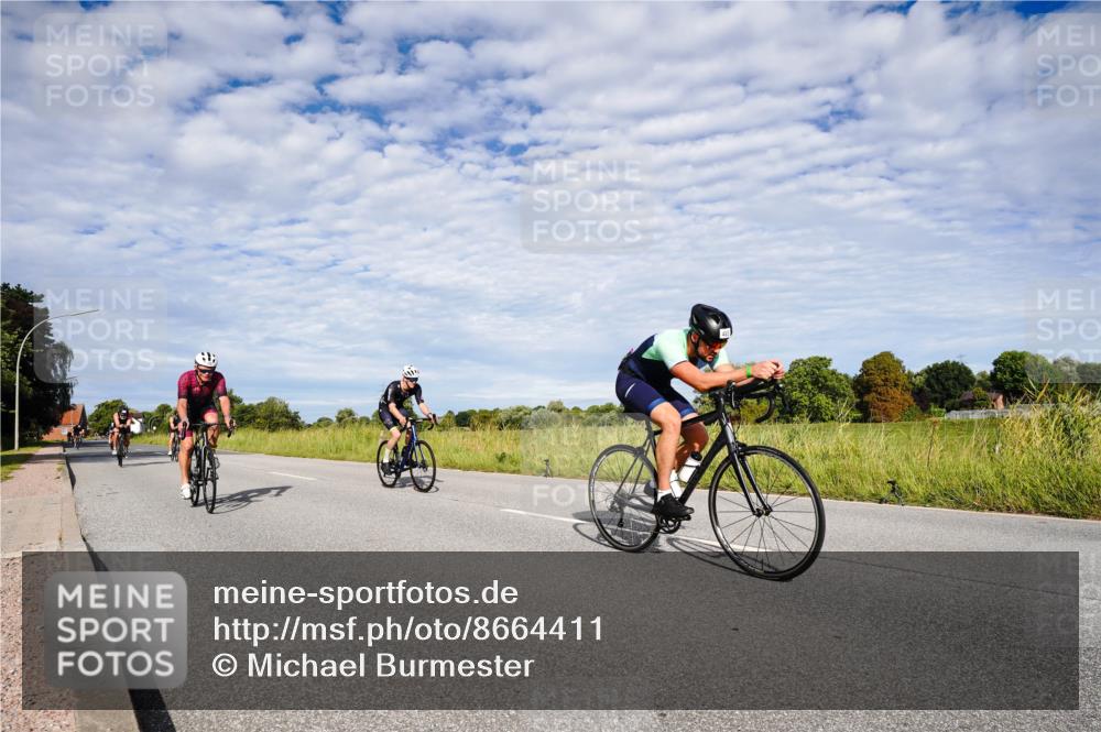 31.08.2025 - Elbe Triathlon Hamburg Michael Burmester http://msf.ph/oto/8664411 31.08.2025 09:51:38 Radfahren 372, 435, 482, 493, 512, 529, 752, 836, 849, 890 meine-sportfotos.de