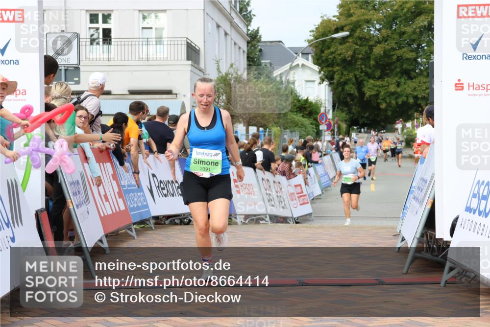 31.08.2025 - 21. Blankeneser Heldenlauf Strokosch-Dieckow http://msf.ph/oto/8664414 31.08.2025 11:19:36 Ziel 3391, 3494, 3348, 3343 meine-sportfotos.de