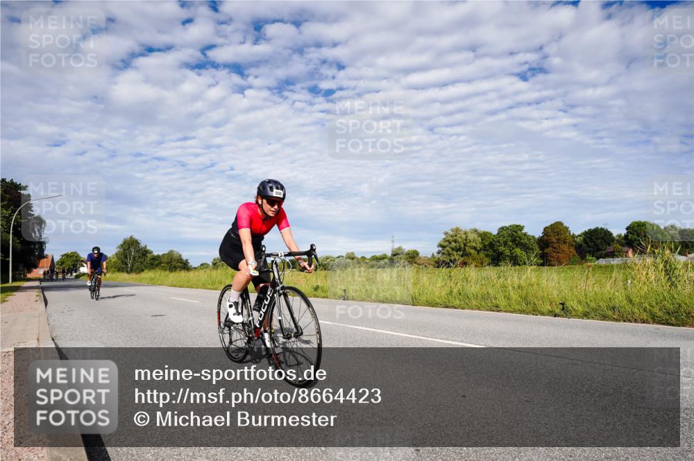 31.08.2025 - Elbe Triathlon Hamburg Michael Burmester http://msf.ph/oto/8664423 31.08.2025 09:51:50 Radfahren 390, 561, 651, 806, 817 meine-sportfotos.de