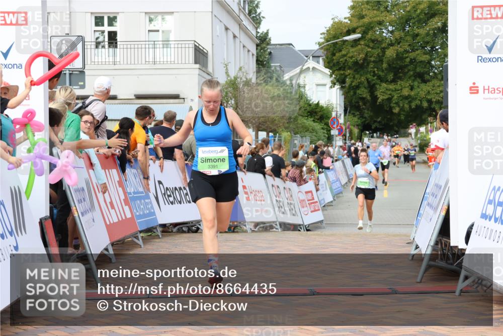 31.08.2025 - 21. Blankeneser Heldenlauf Strokosch-Dieckow http://msf.ph/oto/8664435 31.08.2025 11:19:36 Ziel 3391, 3494, 3348, 3343 meine-sportfotos.de