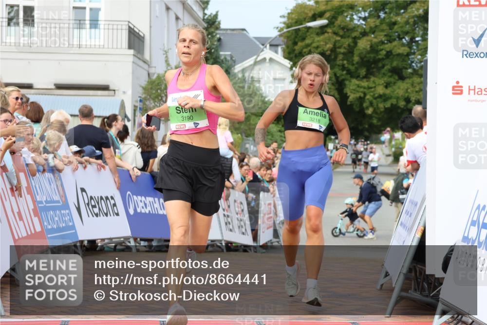 31.08.2025 - 21. Blankeneser Heldenlauf Strokosch-Dieckow http://msf.ph/oto/8664441 31.08.2025 11:00:51 Ziel 3436, 3218, 3190 meine-sportfotos.de