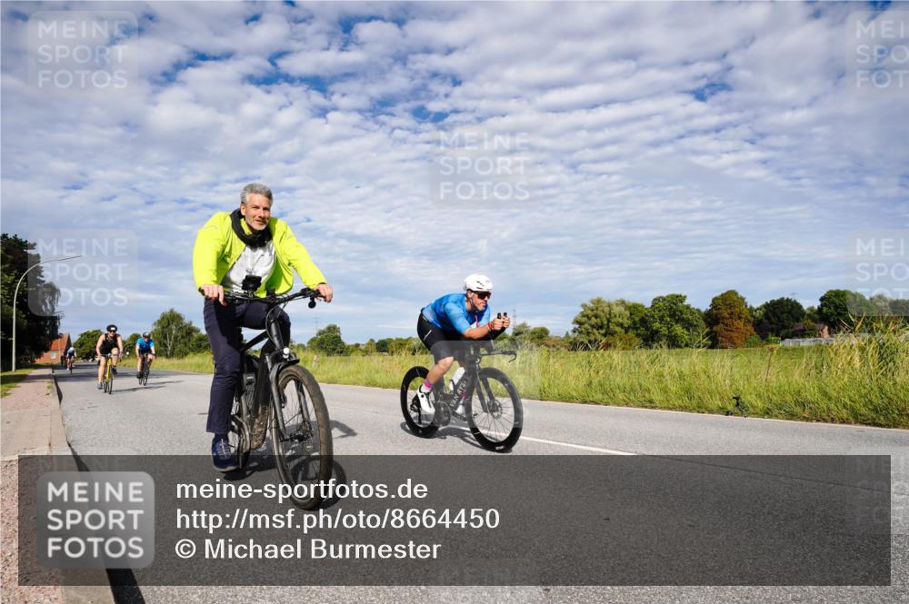 31.08.2025 - Elbe Triathlon Hamburg Michael Burmester http://msf.ph/oto/8664450 31.08.2025 09:52:19 Radfahren 297, 386, 517, 642, 703, 747, 895 meine-sportfotos.de