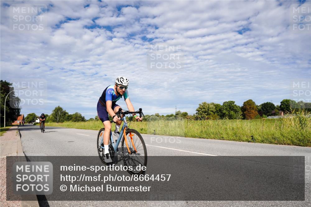 31.08.2025 - Elbe Triathlon Hamburg Michael Burmester http://msf.ph/oto/8664457 31.08.2025 09:52:23 Radfahren 297, 386, 517, 703, 895 meine-sportfotos.de