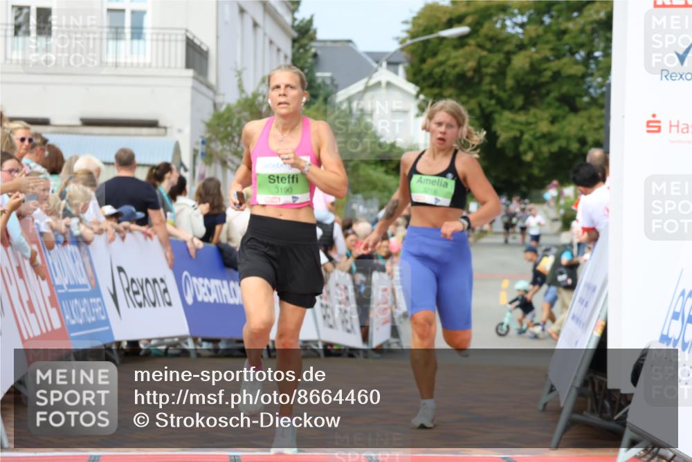 31.08.2025 - 21. Blankeneser Heldenlauf Strokosch-Dieckow http://msf.ph/oto/8664460 31.08.2025 11:00:51 Ziel 3436, 3218, 3190 meine-sportfotos.de