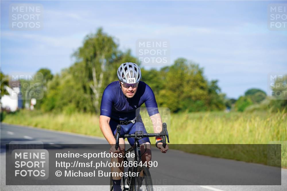 31.08.2025 - Elbe Triathlon Hamburg Michael Burmester http://msf.ph/oto/8664490 31.08.2025 09:24:33 Radfahren 180, 417, 576 meine-sportfotos.de