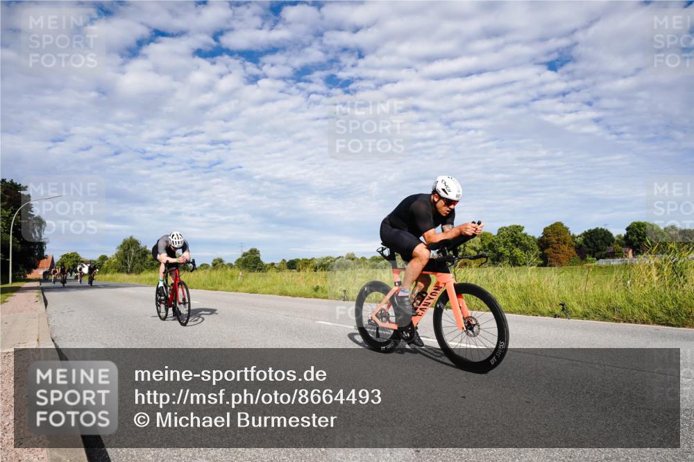 31.08.2025 - Elbe Triathlon Hamburg Michael Burmester http://msf.ph/oto/8664493 31.08.2025 09:53:03 Radfahren 454, 514, 540, 677, 687, 704, 736, 753, 870, 894 meine-sportfotos.de