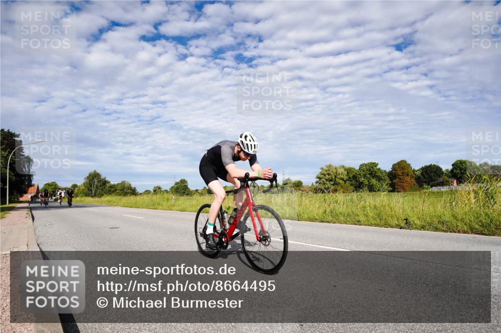 31.08.2025 - Elbe Triathlon Hamburg Michael Burmester http://msf.ph/oto/8664495 31.08.2025 09:53:03 Radfahren 454, 514, 540, 677, 687, 704, 736, 753, 870, 894 meine-sportfotos.de