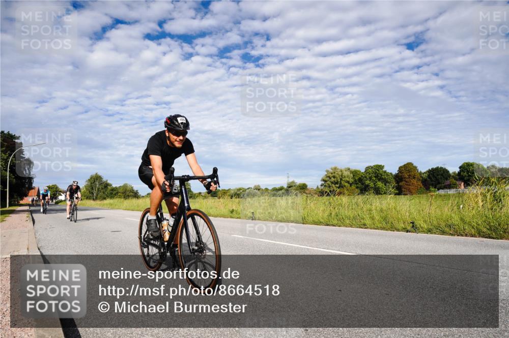31.08.2025 - Elbe Triathlon Hamburg Michael Burmester http://msf.ph/oto/8664518 31.08.2025 09:53:19 Radfahren 304, 405, 472, 593, 659, 900 meine-sportfotos.de