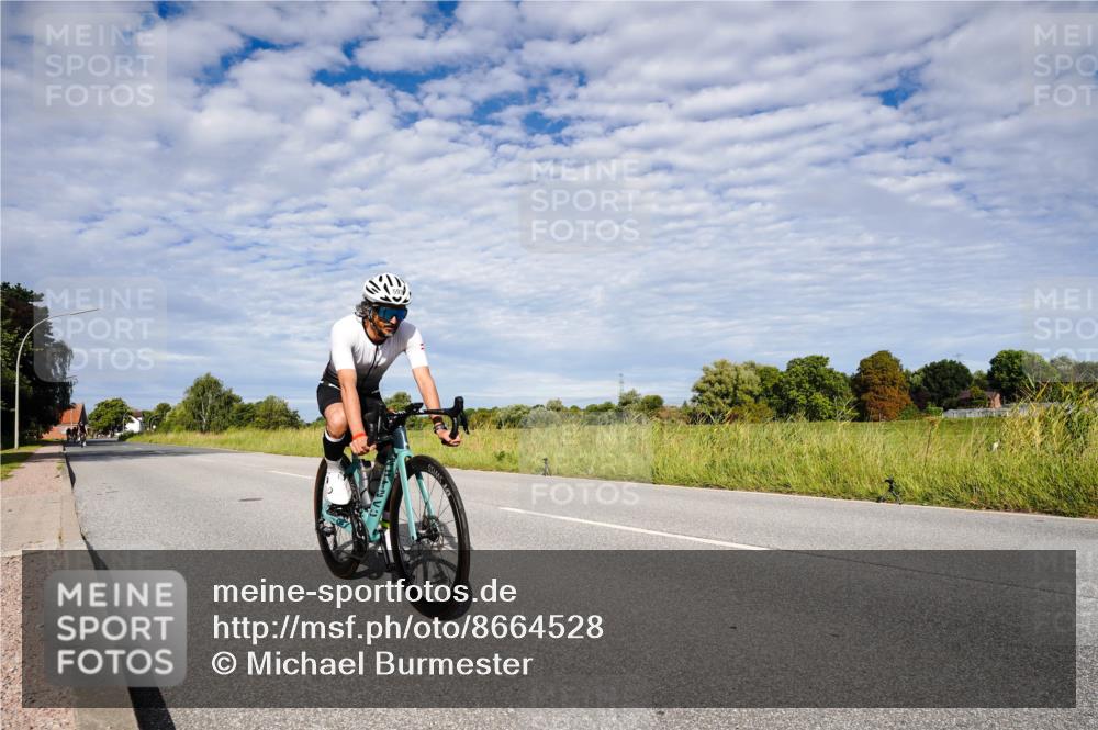 31.08.2025 - Elbe Triathlon Hamburg Michael Burmester http://msf.ph/oto/8664528 31.08.2025 09:53:26 Radfahren 549, 593, 659, 900, 925 meine-sportfotos.de