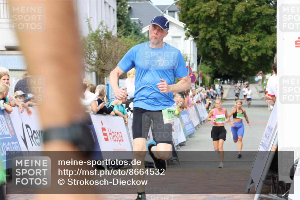 31.08.2025 - 21. Blankeneser Heldenlauf Strokosch-Dieckow http://msf.ph/oto/8664532 31.08.2025 11:00:46 Ziel 3480, 3436, 3468, 3469 meine-sportfotos.de