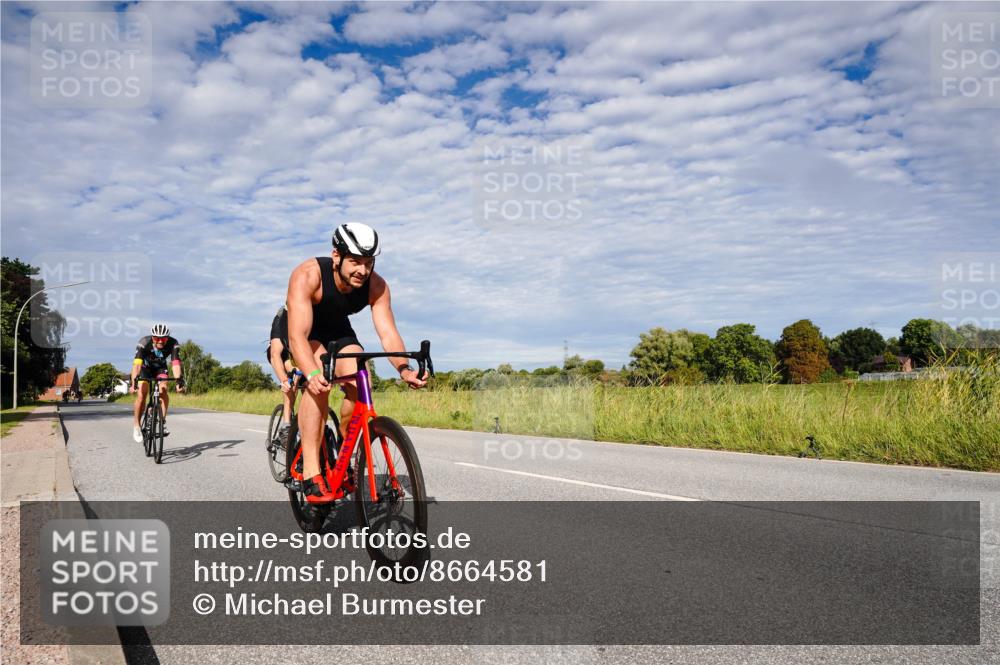 31.08.2025 - Elbe Triathlon Hamburg Michael Burmester http://msf.ph/oto/8664581 31.08.2025 09:54:33 Radfahren 548, 619, 653, 662 meine-sportfotos.de