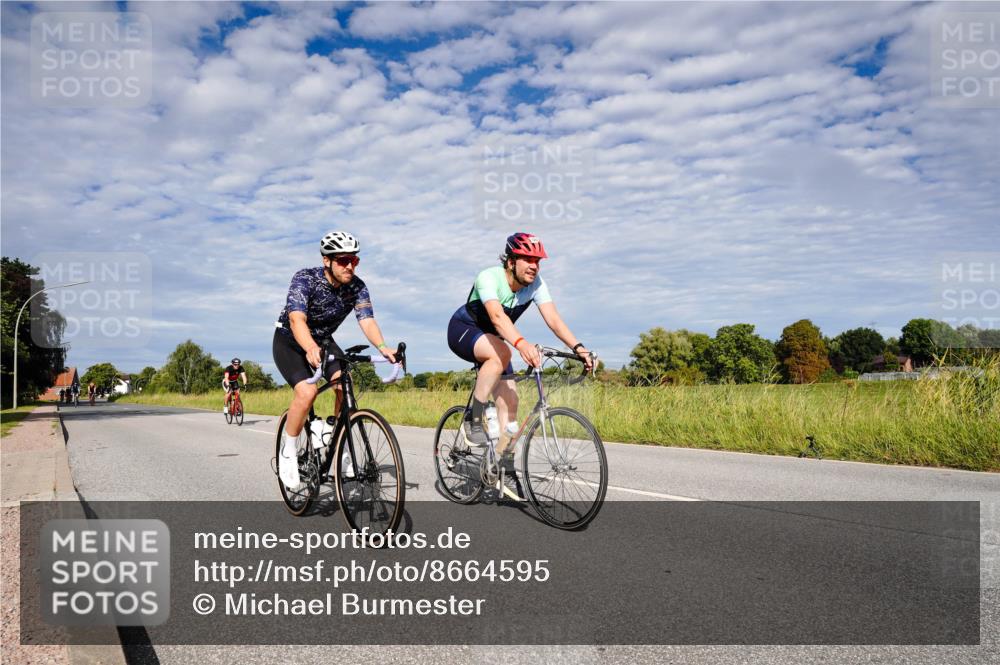 31.08.2025 - Elbe Triathlon Hamburg Michael Burmester http://msf.ph/oto/8664595 31.08.2025 09:54:48 Radfahren 449, 521, 530, 587, 616, 630, 874 meine-sportfotos.de