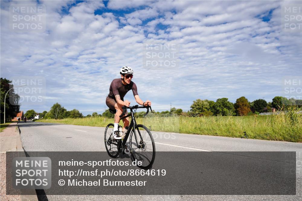31.08.2025 - Elbe Triathlon Hamburg Michael Burmester http://msf.ph/oto/8664619 31.08.2025 09:55:08 Radfahren 459, 598, 852 meine-sportfotos.de