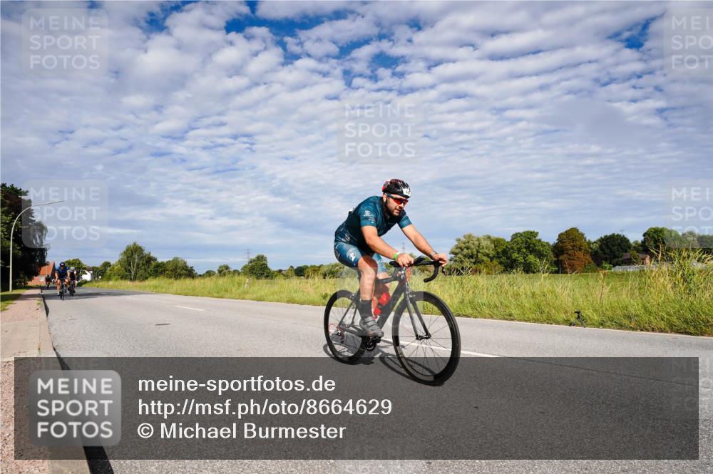 31.08.2025 - Elbe Triathlon Hamburg Michael Burmester http://msf.ph/oto/8664629 31.08.2025 09:55:20 Radfahren 418, 444, 701, 785 meine-sportfotos.de