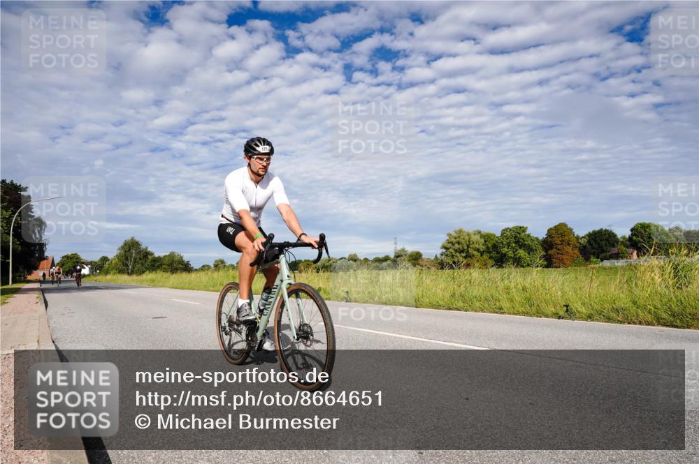 31.08.2025 - Elbe Triathlon Hamburg Michael Burmester http://msf.ph/oto/8664651 31.08.2025 09:55:46 Radfahren 473, 558, 631, 745 meine-sportfotos.de