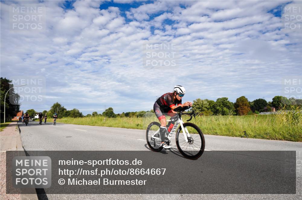 31.08.2025 - Elbe Triathlon Hamburg Michael Burmester http://msf.ph/oto/8664667 31.08.2025 09:56:03 Radfahren 255, 445, 499, 523, 536, 601, 678, 692, 829, 853 meine-sportfotos.de
