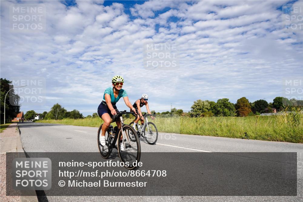 31.08.2025 - Elbe Triathlon Hamburg Michael Burmester http://msf.ph/oto/8664708 31.08.2025 09:56:36 Radfahren 673, 748, 848, 886, 893 meine-sportfotos.de