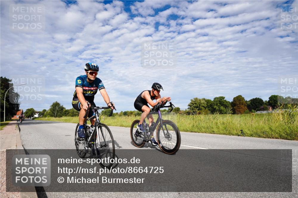 31.08.2025 - Elbe Triathlon Hamburg Michael Burmester http://msf.ph/oto/8664725 31.08.2025 09:56:54 Radfahren 417, 477, 546, 680, 758 meine-sportfotos.de