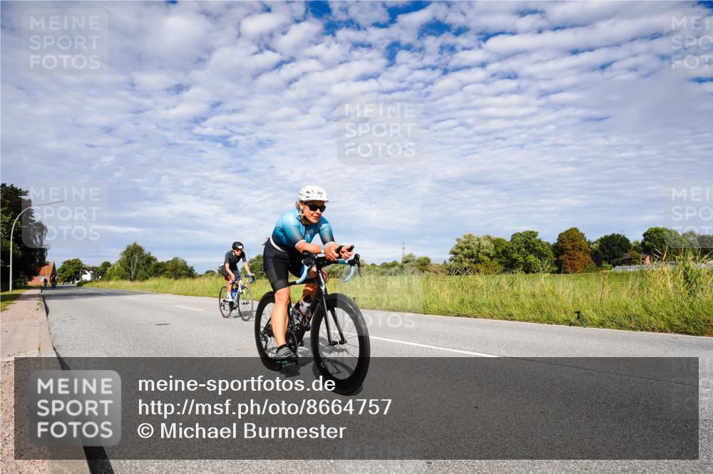31.08.2025 - Elbe Triathlon Hamburg Michael Burmester http://msf.ph/oto/8664757 31.08.2025 09:57:47 Radfahren 302, 679, 821 meine-sportfotos.de