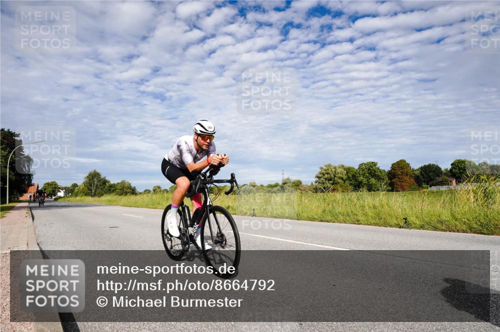 31.08.2025 - Elbe Triathlon Hamburg Michael Burmester http://msf.ph/oto/8664792 31.08.2025 09:58:34 Radfahren 567, 579, 615, 643 meine-sportfotos.de