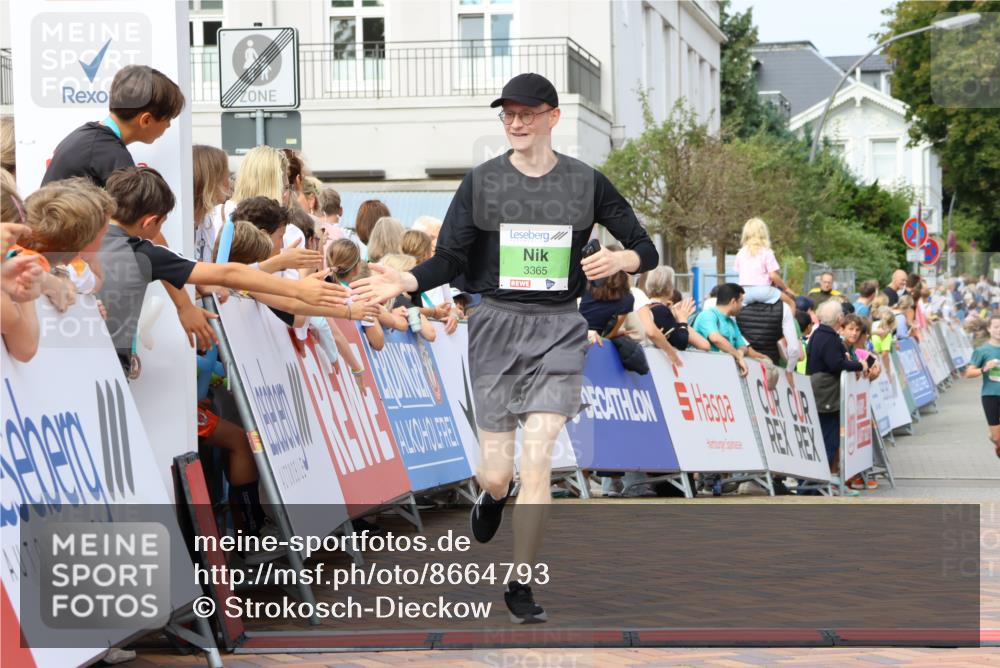 31.08.2025 - 21. Blankeneser Heldenlauf Strokosch-Dieckow http://msf.ph/oto/8664793 31.08.2025 11:00:26 Ziel 3365, 3670, 3713 meine-sportfotos.de