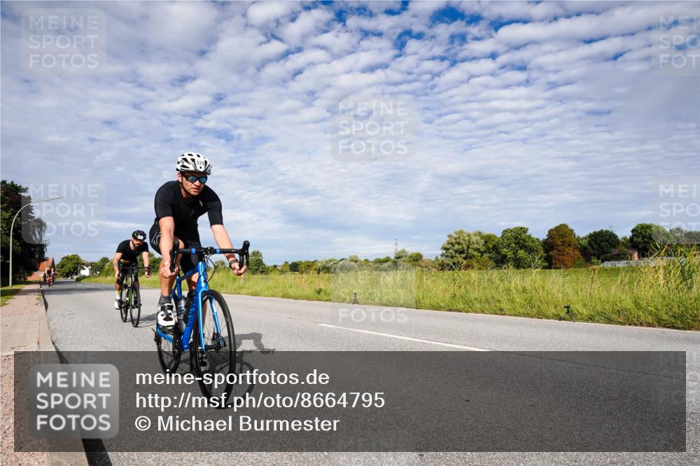 31.08.2025 - Elbe Triathlon Hamburg Michael Burmester http://msf.ph/oto/8664795 31.08.2025 09:58:37 Radfahren 406, 579, 643, 770 meine-sportfotos.de
