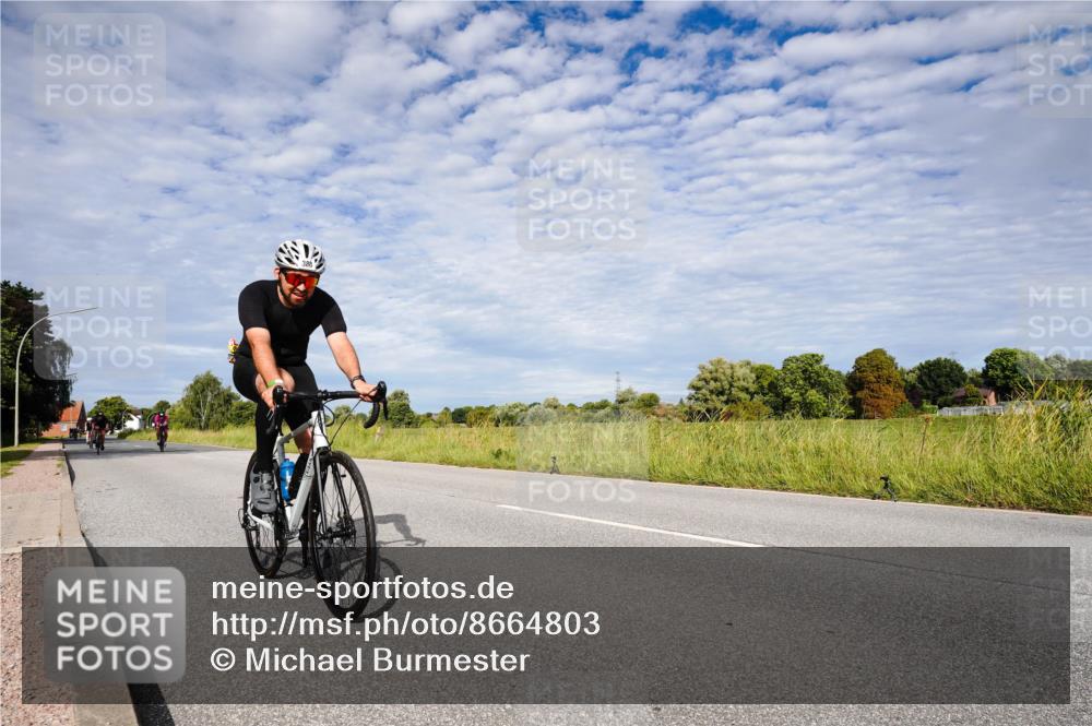 31.08.2025 - Elbe Triathlon Hamburg Michael Burmester http://msf.ph/oto/8664803 31.08.2025 09:58:47 Radfahren 388, 720, 737, 841, 888 meine-sportfotos.de