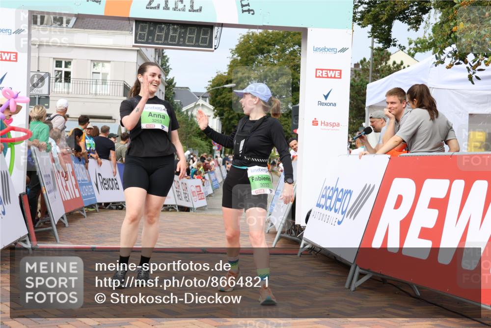 31.08.2025 - 21. Blankeneser Heldenlauf Strokosch-Dieckow http://msf.ph/oto/8664821 31.08.2025 11:19:06 Ziel 3253, 3033, 3094 meine-sportfotos.de