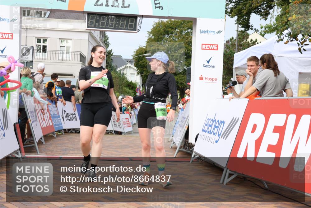31.08.2025 - 21. Blankeneser Heldenlauf Strokosch-Dieckow http://msf.ph/oto/8664837 31.08.2025 11:19:06 Ziel 3253, 3033, 3094 meine-sportfotos.de