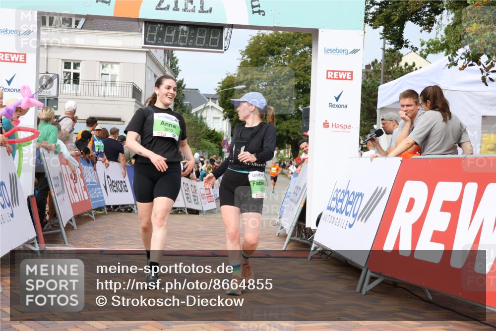 31.08.2025 - 21. Blankeneser Heldenlauf Strokosch-Dieckow http://msf.ph/oto/8664855 31.08.2025 11:19:06 Ziel 3253, 3033, 3094 meine-sportfotos.de