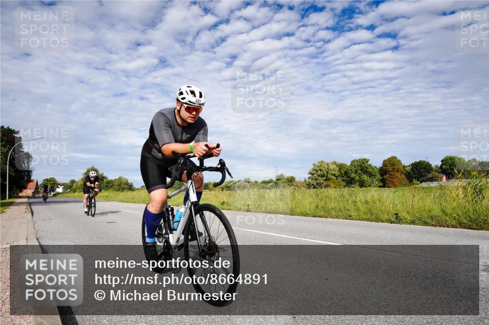 31.08.2025 - Elbe Triathlon Hamburg Michael Burmester http://msf.ph/oto/8664891 31.08.2025 10:00:12 Radfahren 409, 463, 487, 563, 566, 613, 908, 919 meine-sportfotos.de