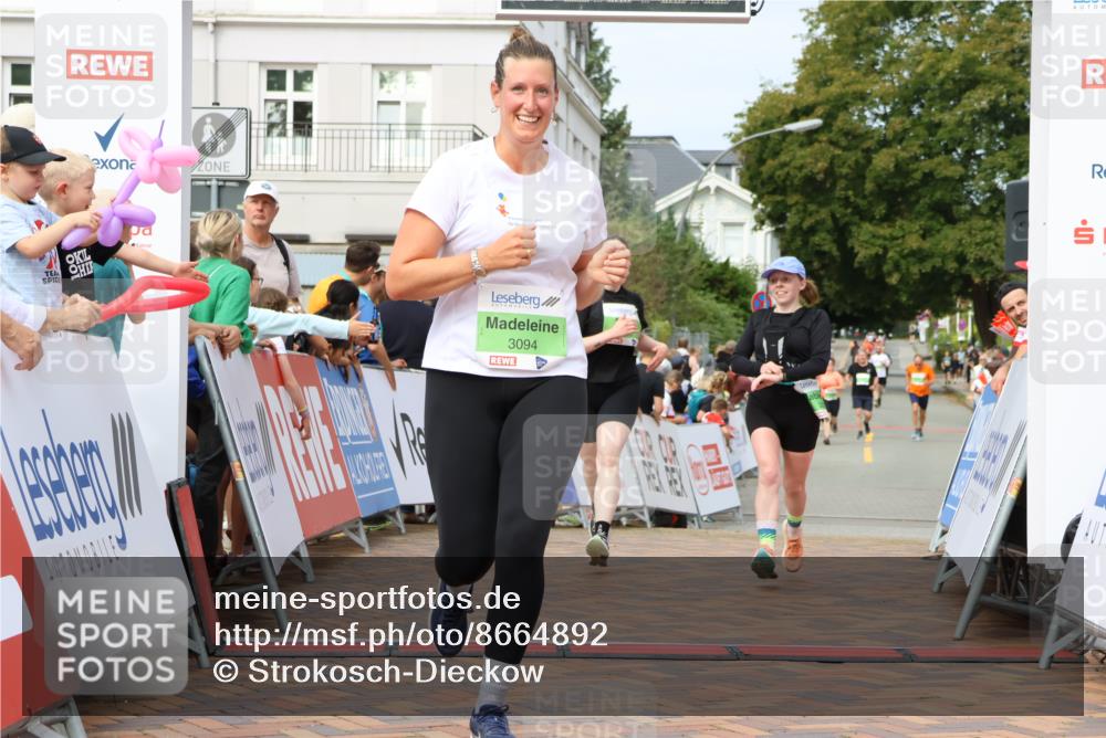 31.08.2025 - 21. Blankeneser Heldenlauf Strokosch-Dieckow http://msf.ph/oto/8664892 31.08.2025 11:19:04 Ziel 3253, 3033, 3094 meine-sportfotos.de