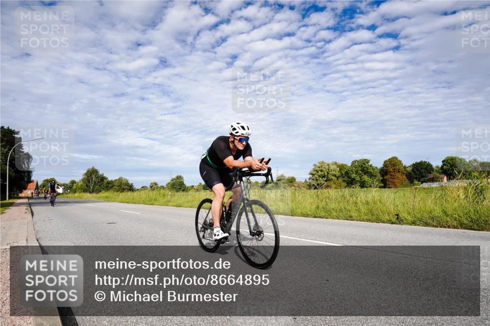 31.08.2025 - Elbe Triathlon Hamburg Michael Burmester http://msf.ph/oto/8664895 31.08.2025 10:00:13 Radfahren 409, 463, 487, 563, 613, 908, 919 meine-sportfotos.de