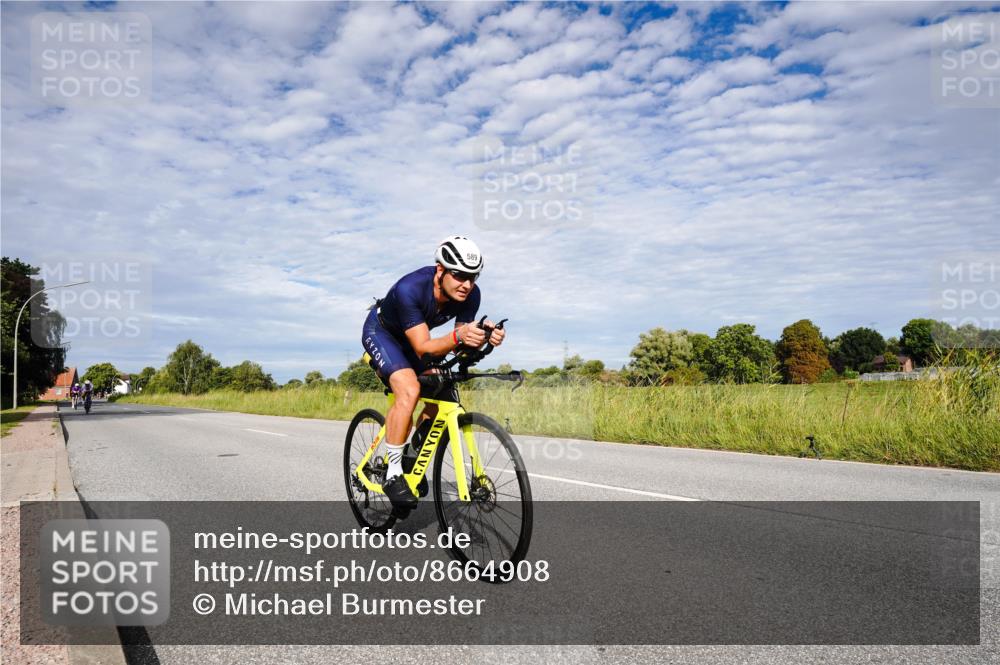 31.08.2025 - Elbe Triathlon Hamburg Michael Burmester http://msf.ph/oto/8664908 31.08.2025 10:00:28 Radfahren 526, 589, 717, 759 meine-sportfotos.de