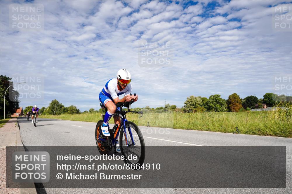 31.08.2025 - Elbe Triathlon Hamburg Michael Burmester http://msf.ph/oto/8664910 31.08.2025 10:00:31 Radfahren 526, 589, 717, 759 meine-sportfotos.de