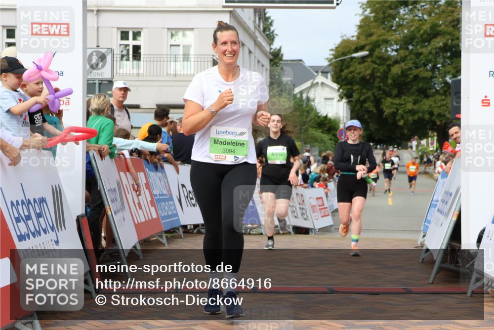 31.08.2025 - 21. Blankeneser Heldenlauf Strokosch-Dieckow http://msf.ph/oto/8664916 31.08.2025 11:19:03 Ziel 3253, 3033, 3094 meine-sportfotos.de