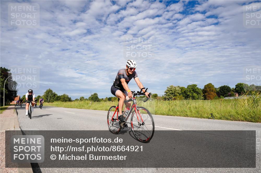 31.08.2025 - Elbe Triathlon Hamburg Michael Burmester http://msf.ph/oto/8664921 31.08.2025 10:00:45 Radfahren 420, 461, 564, 635, 707, 731, 868, 869, 896, 906 meine-sportfotos.de