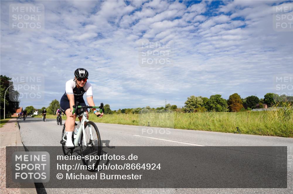 31.08.2025 - Elbe Triathlon Hamburg Michael Burmester http://msf.ph/oto/8664924 31.08.2025 10:00:46 Radfahren 420, 461, 564, 635, 707, 731, 868, 869, 896, 906 meine-sportfotos.de