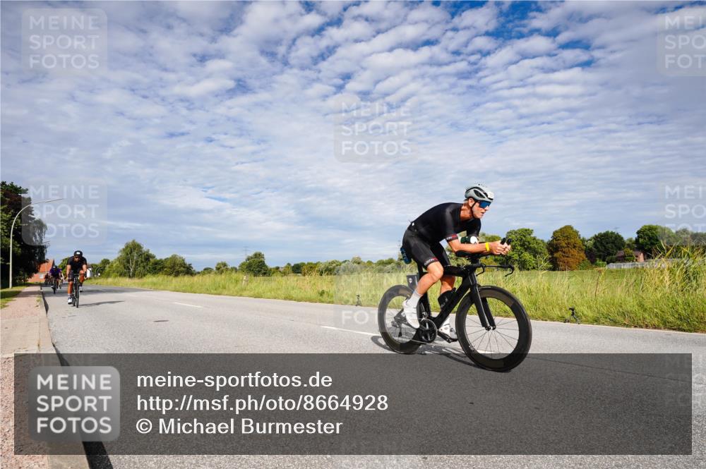 31.08.2025 - Elbe Triathlon Hamburg Michael Burmester http://msf.ph/oto/8664928 31.08.2025 10:00:48 Radfahren 461, 564, 707, 731, 746, 795, 868, 869, 906 meine-sportfotos.de