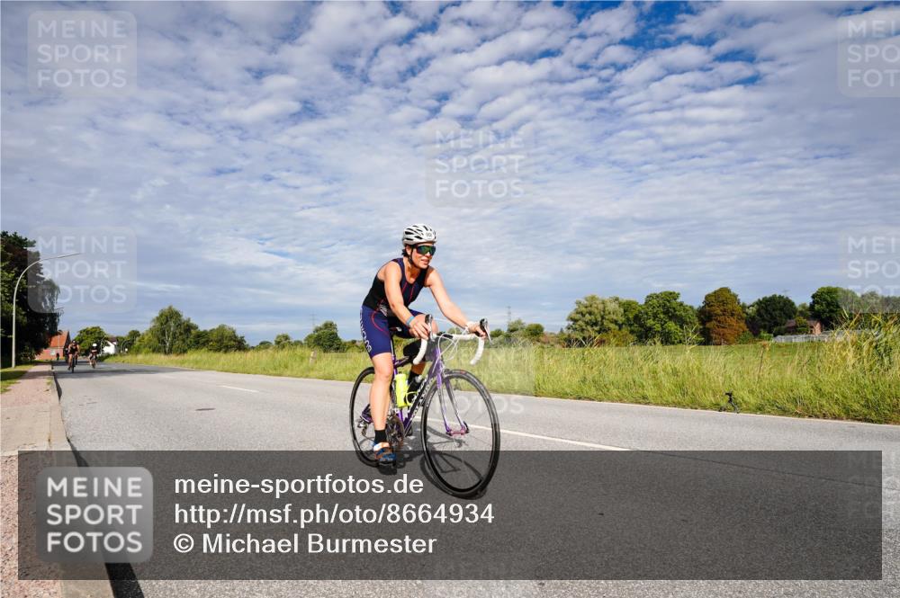 31.08.2025 - Elbe Triathlon Hamburg Michael Burmester http://msf.ph/oto/8664934 31.08.2025 10:00:52 Radfahren 461, 564, 746, 795, 906 meine-sportfotos.de