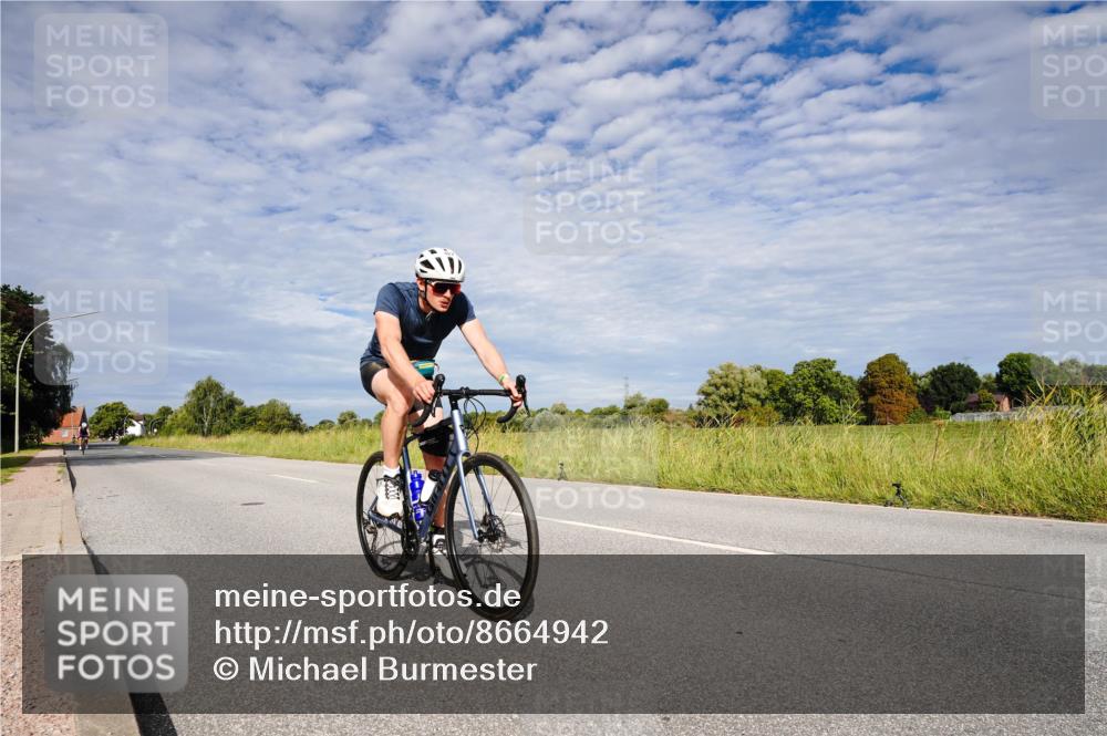 31.08.2025 - Elbe Triathlon Hamburg Michael Burmester http://msf.ph/oto/8664942 31.08.2025 10:01:01 Radfahren 427, 825 meine-sportfotos.de