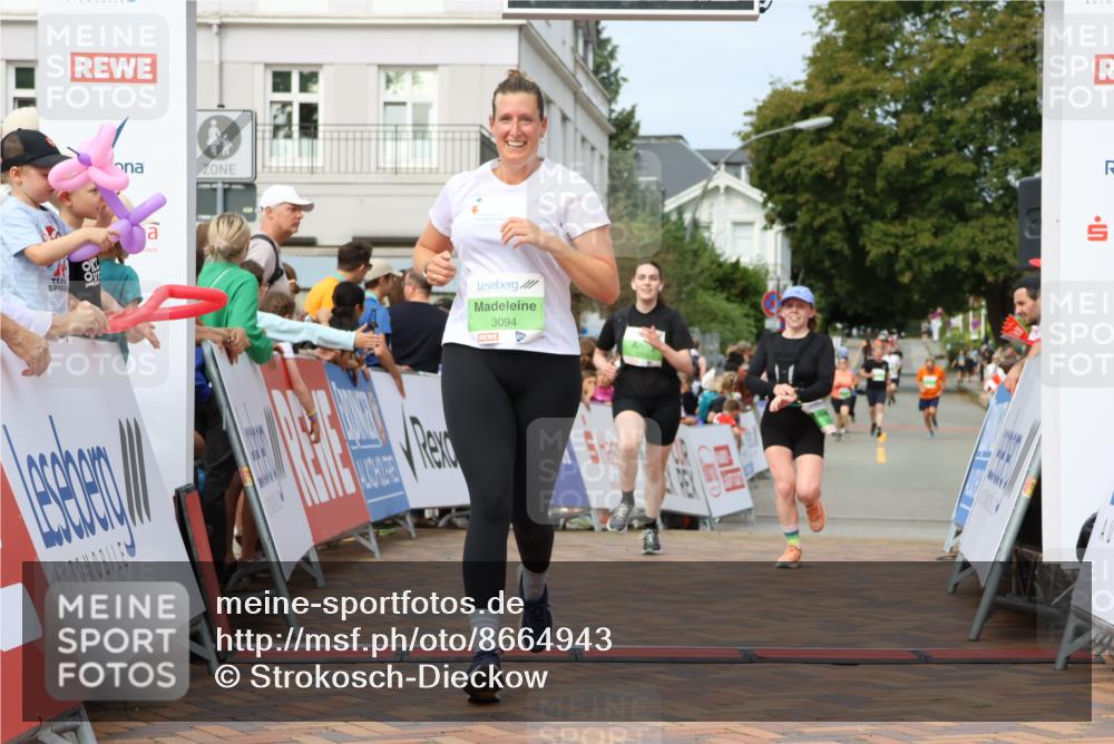 31.08.2025 - 21. Blankeneser Heldenlauf Strokosch-Dieckow http://msf.ph/oto/8664943 31.08.2025 11:19:03 Ziel 3253, 3033, 3094 meine-sportfotos.de